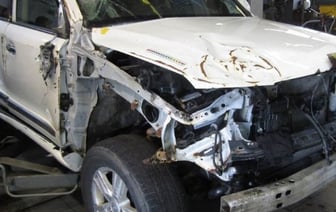 Владелец разбитого в ДТП внедорожника оценил ущерб в 100 000 рублей, виновник аварии не согласился, дело дошло до суда