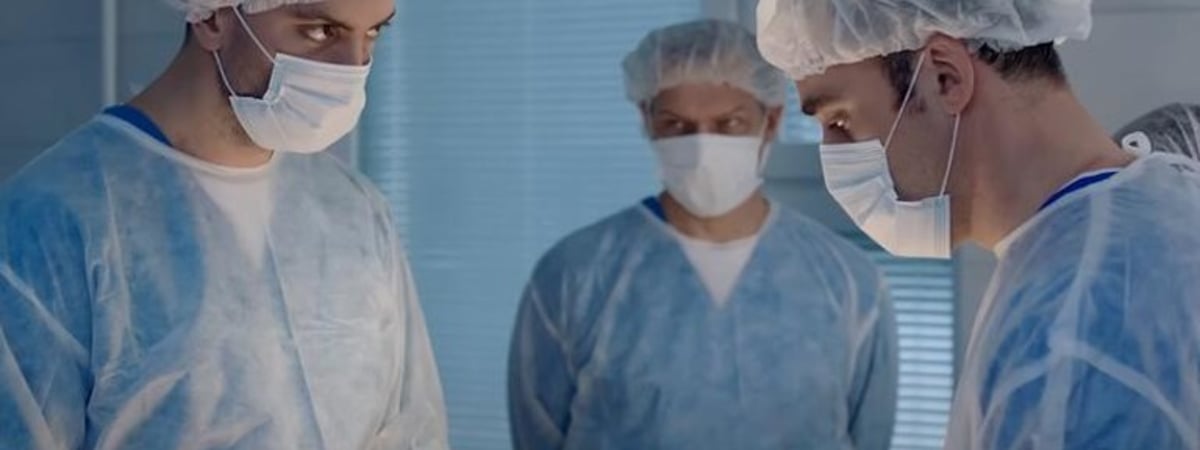 «На прощание показал средний палец». История врача, которому пришлось уехать