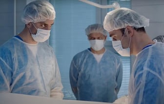 «На прощание показал средний палец». История врача, которому пришлось уехать