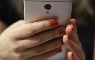 «Вам может показаться, что я робот». Мошенники названивают белорусам с новой уловкой