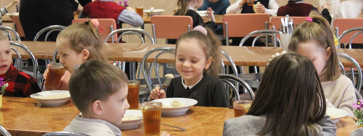 Мебель выше, а в столовых свободнее — в Беларуси меняются требования к школам