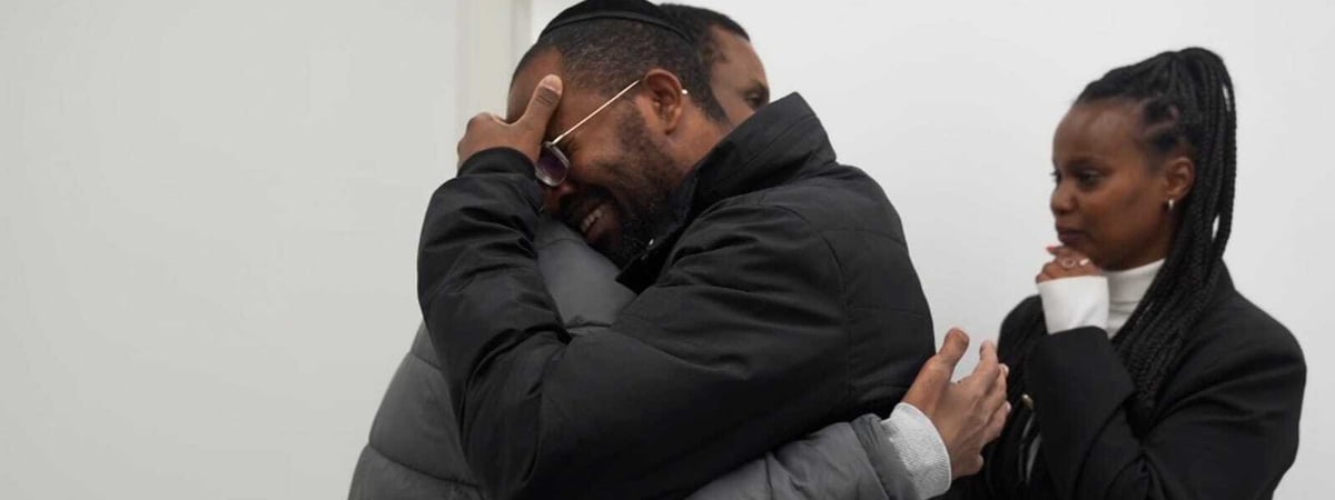 ХАМАС передал Израилю последних живых заложников в рамках первого этапа перемирия — Видео