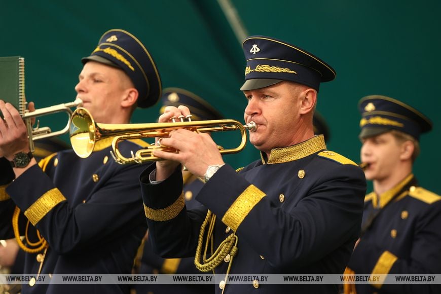 В Пинске открыли крытые теннисные корты