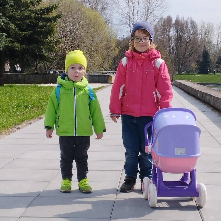 После усыновления ребенка в семье появился и родной. Трогательная история пары из Беларуси