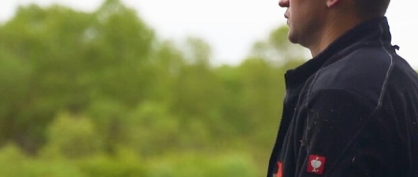 Бросил пить, ездил на Байкал в сланцах, восстанавливает дом деда. Удивительная история парня с Полесья