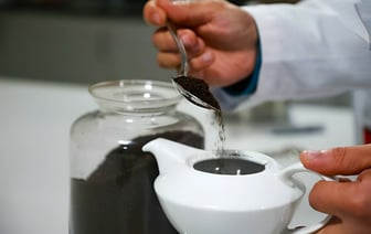 Какие из специй добавить в кофе, а какие — в чай? Нашли 5 вариантов, которые избавят от боли в горле и улучшат самочувствие — Полезно