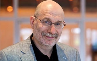 Борис Акунин: Россий стало две. Очень многие – на обеих половинах – не могут или боятся это осознать