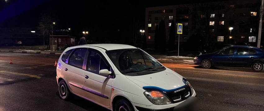 ДТП в Орше: легковушка снесла с пешеходного перехода двух пенсионерок. Видео