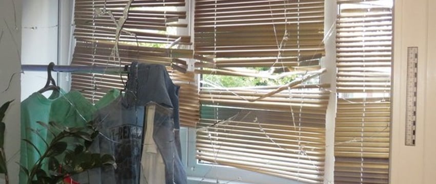 История любви, начавшаяся в виртуальном мире, закончилась разбитыми окнами, сломанной мебелью и уголовным делом