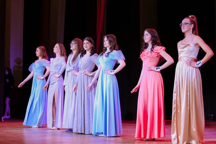 В Кобрине выбрали победительницу конкурса «Мисс Весна-2024»