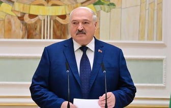 Лукашенко пожаловался, что ему не повышают зарплату 5 лет