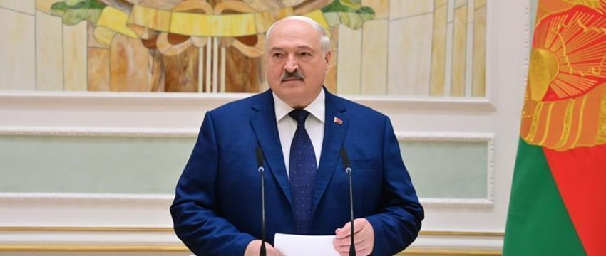 Лукашенко пожаловался, что ему не повышают зарплату 5 лет