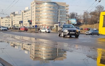 В Минске строители повредили водопровод. Жители Уручья и не только стали жаловаться на проблемы с водой — Фото