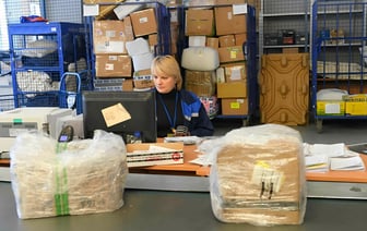 Россия предложила в разы снизить порог беспошлинных онлайн-покупок в ЕАЭС. Что скажут в Беларуси?