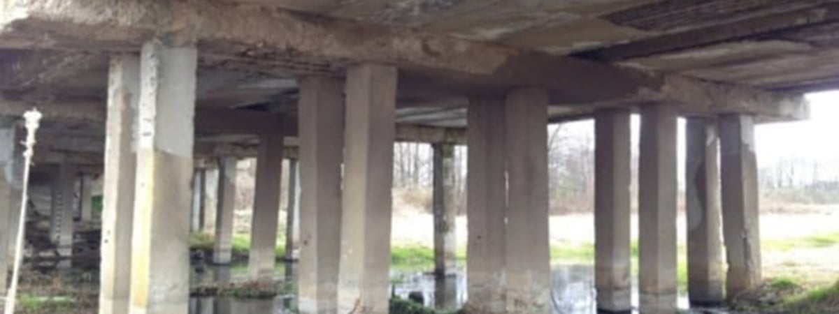В Смолевичах из-за критических дефектов и угрозы обрушения закрывают мост