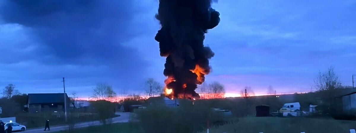 Беспилотники ВСУ атаковали нефтебазу в Смоленской области — Видео