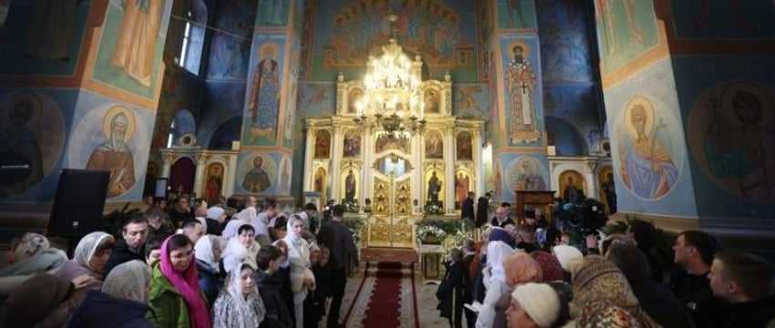 Лукашенко зажег рождественскую свечу в храме Логойска