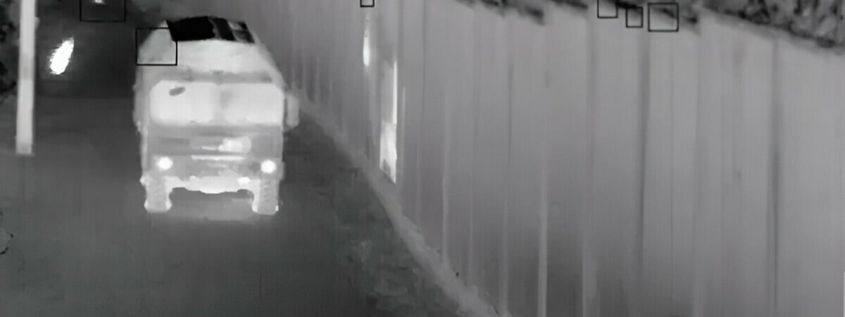 Польские пограничники показали атаку нелегалов на границе с Беларусью — Видео