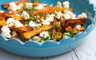 Этот сезонный салат с морковью заменит полноценный обед. Вот чем заправить, чтобы не было тяжести в желудке — Полезно