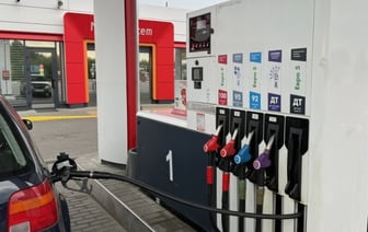 Сколько топлива можно купить на среднюю зарплату в Европе и Беларуси