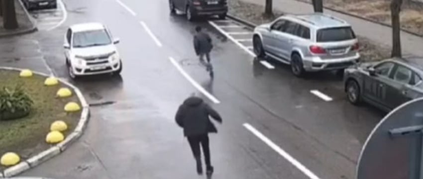 Грабеж в центре столицы. Три подельника украли у покупателя 17 тысяч евро