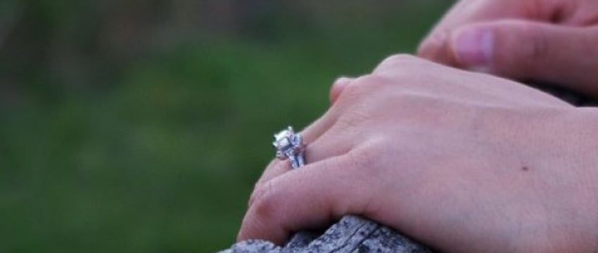 «А где еще заводить отношения?» Белорусы рассказали о служебных романах