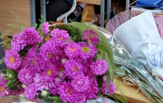 Почему родителей не пускали в школу вместе с детьми?