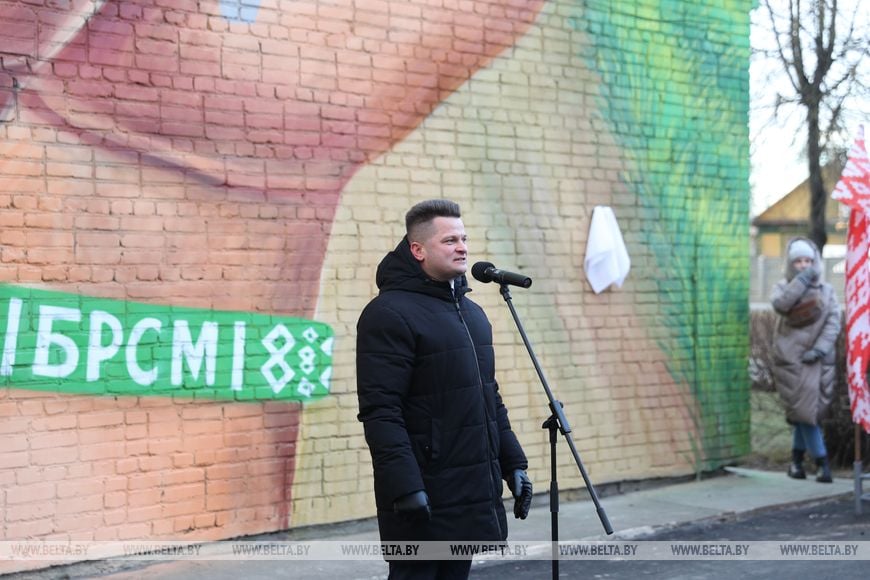 Мурал «Будущее Беларуси в твоих руках» появился в Барановичах