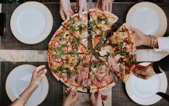 Почему покупать одну большую пиццу выгоднее, чем две поменьше? Вот что говорит математика — Полезно