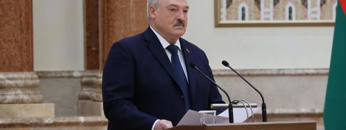 Лукашенко предложил своим соратникам не думать о том, как он передаст власть кому-нибудь другому
