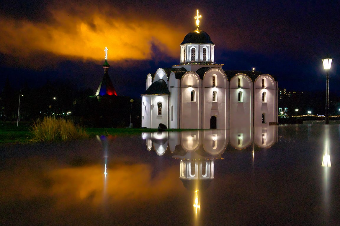 Благовещенская церковь в Витебске в канун нового года. Фото Сергея Серебро