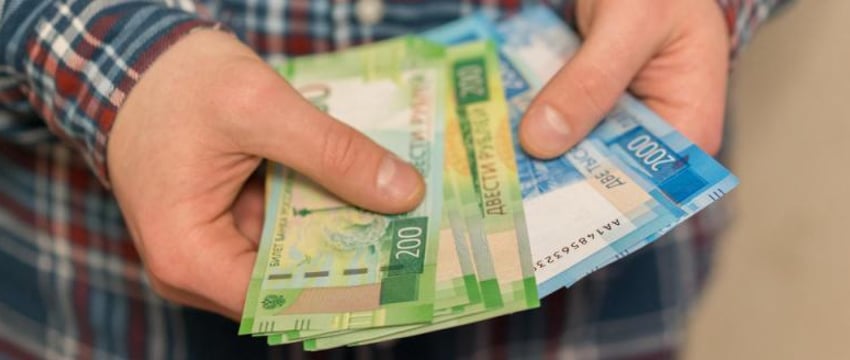 В Петербурге школьник обманом похитил у одноклассника 5,4 млн рублей и 150 тыс. долларов