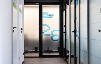 Кровельщику — до 6 тыс., электрогазосварщику — до 7 тыс. рублей. Нашли вакансии для белорусов без высшего образования