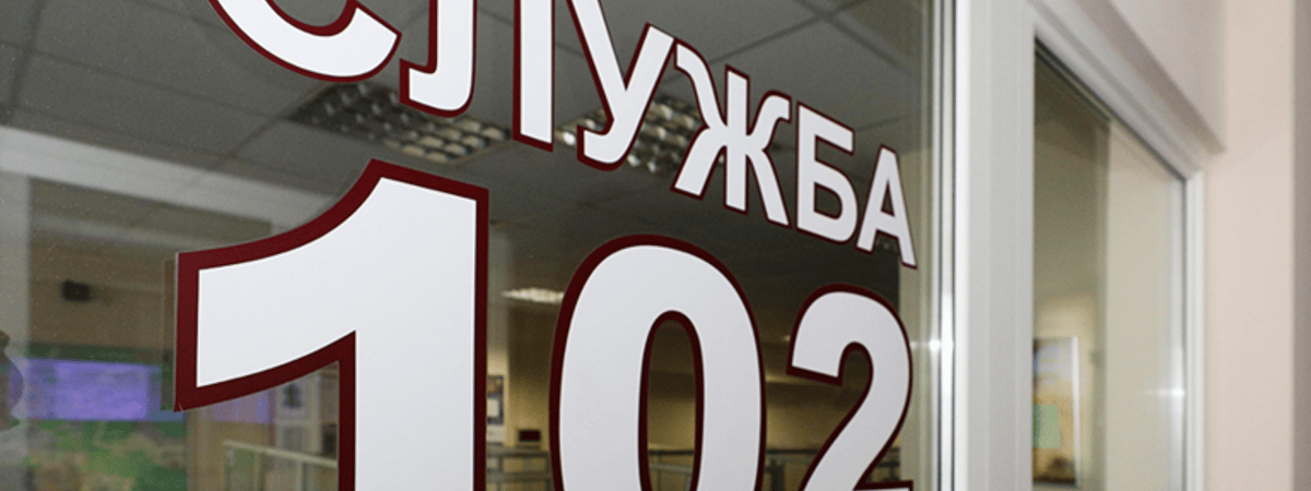 «Я бы советовал обращаться на линию 102». Эксперт о мошенниках, выманивающих деньги у родственников политзаключенных