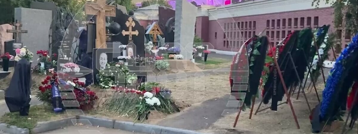 В Москве 19-летний парень разгромил могилу Маслякова — Видео