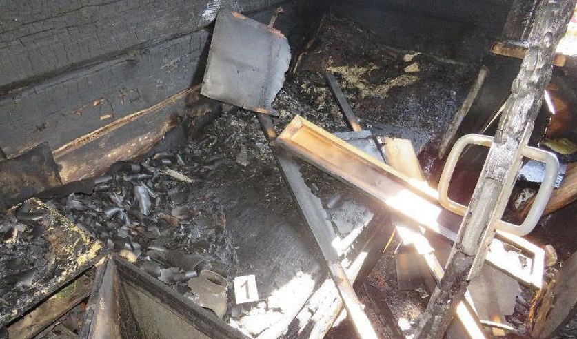 Мужчина поджег жену и ее любовника в доме, где находились четверо детей