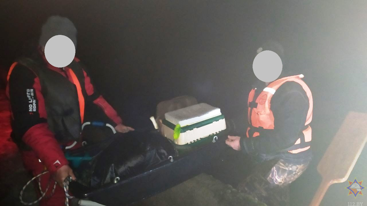 Два рыбака уплыли на льдине. Подробности происшествия в Ганцевичском районе