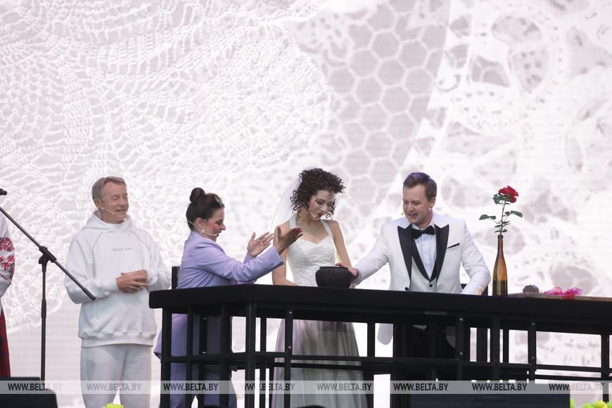 Красочный фейерверк юбилейного ХХ культурно-спортивного фестиваля «Вытокi» в Пружанах