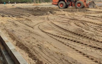 На Красном дворе в Бресте ведётся подготовка пляжной зоны отдыха к купальному сезону