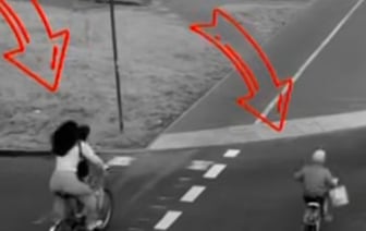 Мужчина на электросамокате сбил ребенка и уехал - видео