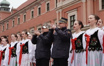 Кандидат в президенты предложил поменять герб и гимн Польши и ввести ежедневную клятву верности в 8 утра — Фото