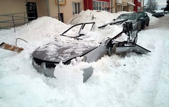 В Витебске упавший с крыши снег повредил авто, но владельца самого оштрафовали. За что?