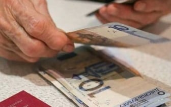 В Беларуси почтальон забирала деньги из пенсий, чтобы оплатить кредит