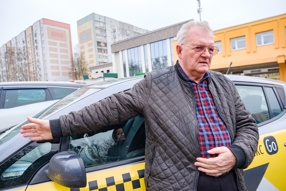 Пенсионер из Беларуси купил электрокар и подрабатывает таксистом