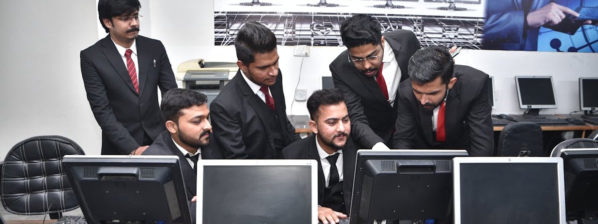 Годовые продажи электромобилей Tesla упали впервые за более чем десятилетие