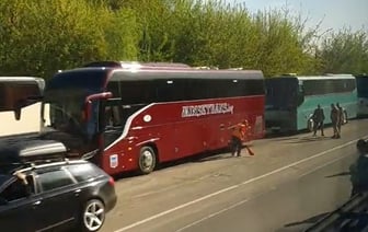 ГПК Беларуси обвинил Польшу в «создании коллапса» автобусов на границе. Что там происходит?