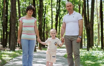 «Самый дорогой мальчик Беларуси». Родители собирают почти $3 млн на спасительный укол для сына