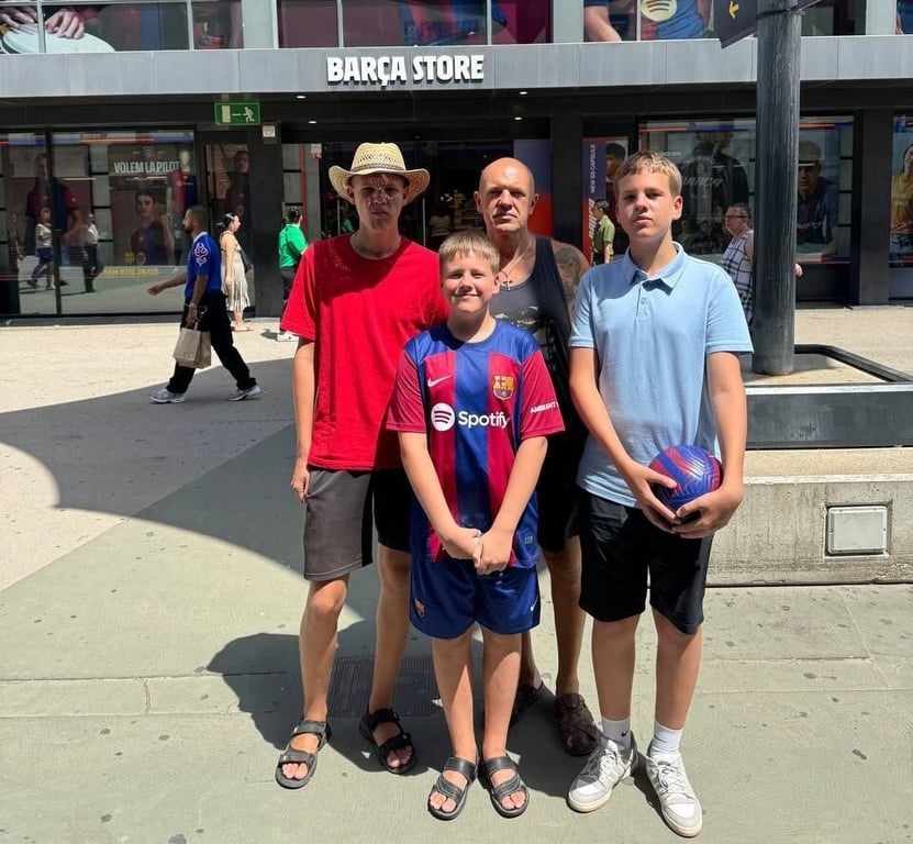 Белорусы отправились в Европу на «микрике» Renault Trafic