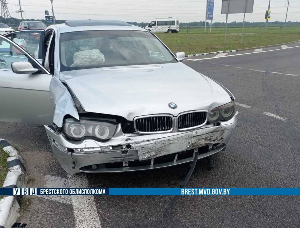 В Бресте столкнулись BMW и Toyota. Кто виноват?