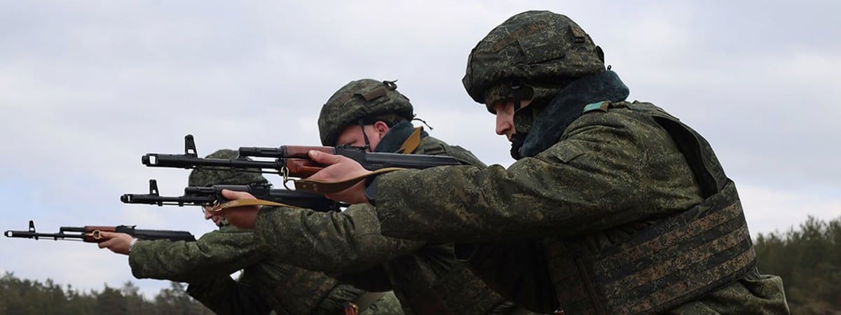 «Вручили повестку и сопроводили до военкомата». В Беларуси проходят военные сборы, на которые призвали около 5 тысяч военнобязанных